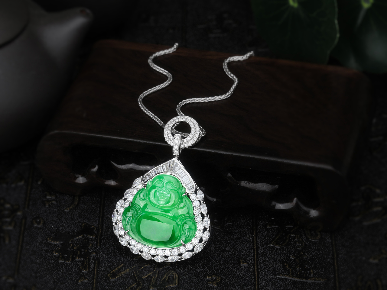 翡翠佛公吊墜 方寸之間見慈悲——產品攝影的藝術表達