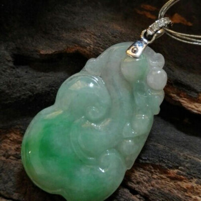 集翠致美，溫潤于頸 蘇寧易購翡翠324掛件吊墜品鑒