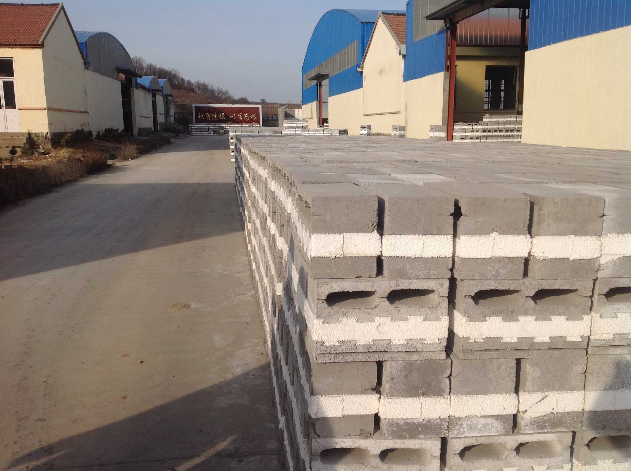 新型自保溫砌塊機與保溫砌塊 保定華銳方正引領建筑節能新未來